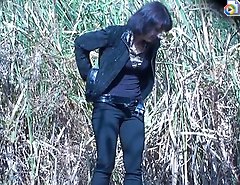 Outdoor pissing gives woman great relief