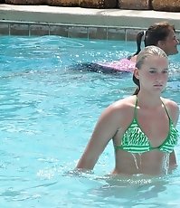 Girls in bikinis hot show on my cam