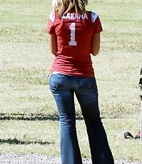 Tight jeans teen with naked pussy