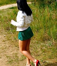 Peeping after a big-ass hottie tinkling outdoors