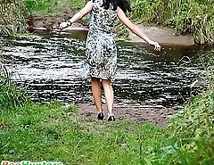 Spying after a cute babe peeing on the river beach