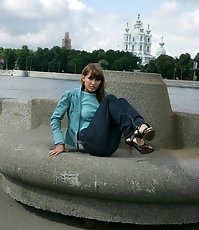 Bubble booty gets caught by tight jeans